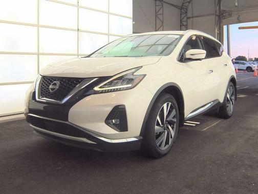 White 2023 Nissan Murano SL