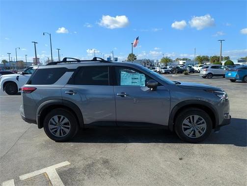 2025 Nissan Pathfinder SV