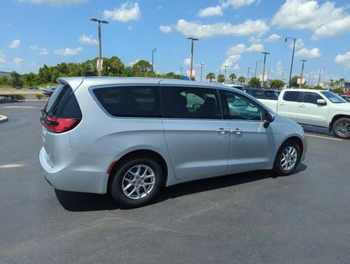 Silver Mist Clearcoat 2023 Chrysler Pacifica Touring-L