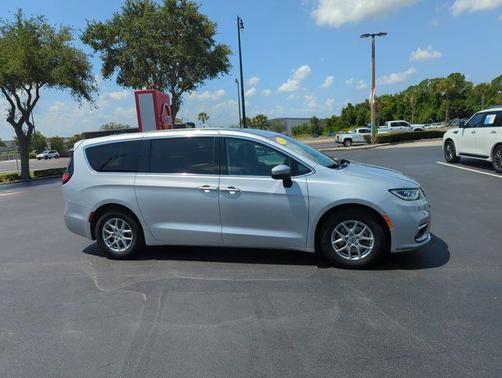 Silver Mist Clearcoat 2023 Chrysler Pacifica Touring-L