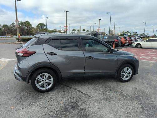 2022 Nissan Kicks S