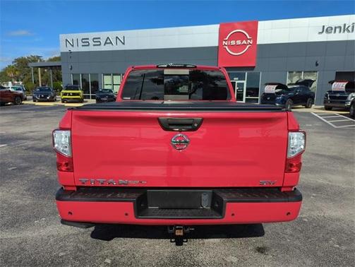 2021 Nissan Titan SV