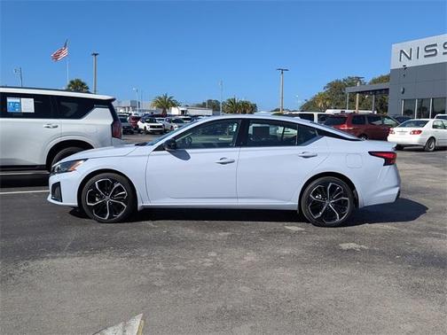 2023 Nissan Altima 2.5 SR