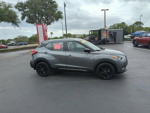 Gun Metallic 2020 Nissan Kicks SR