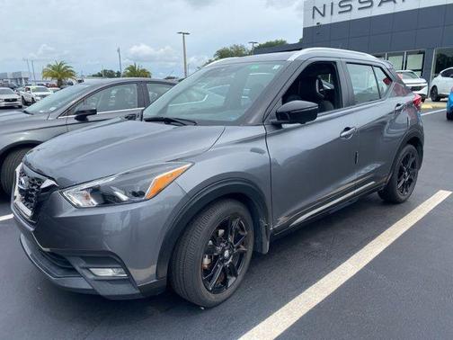 Gun Metallic 2020 Nissan Kicks SR