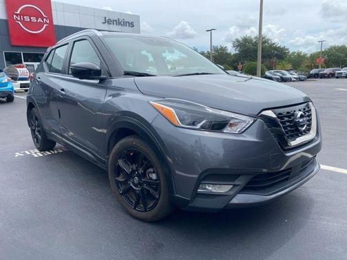 Gun Metallic 2020 Nissan Kicks SR