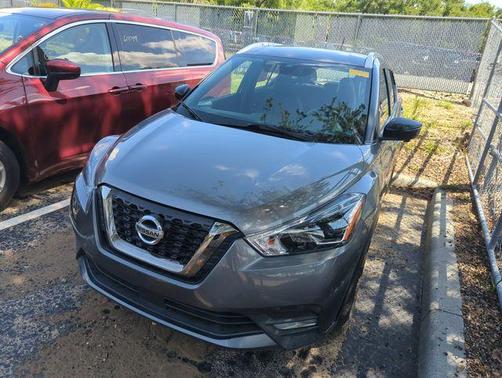 Gun Metallic 2020 Nissan Kicks SR