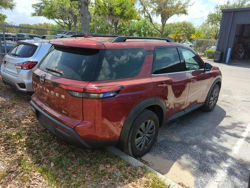 2024 Nissan Pathfinder SV