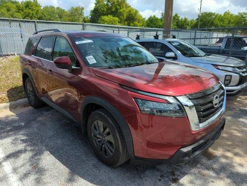 2024 Nissan Pathfinder SV