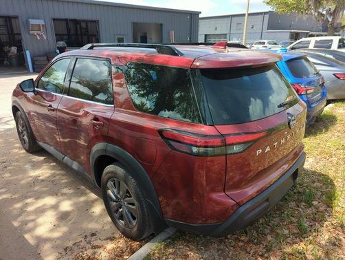 2024 Nissan Pathfinder SV