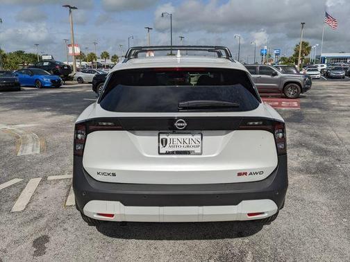 2025 Nissan Kicks SR