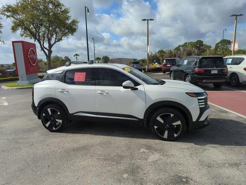 2025 Nissan Kicks SR