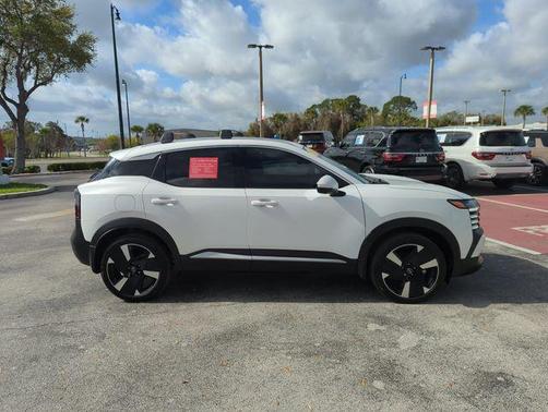 2025 Nissan Kicks SR