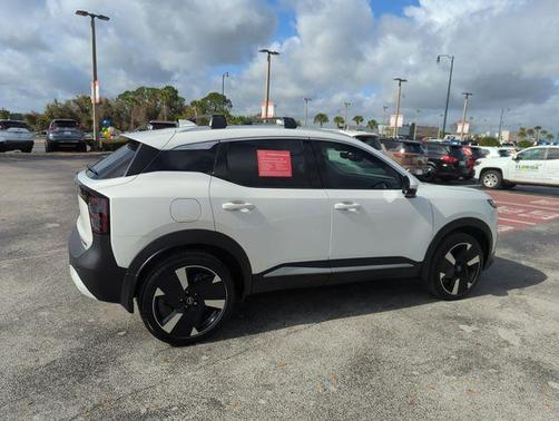 2025 Nissan Kicks SR