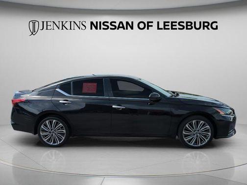 Black 2024 Nissan Altima 2.5 SL