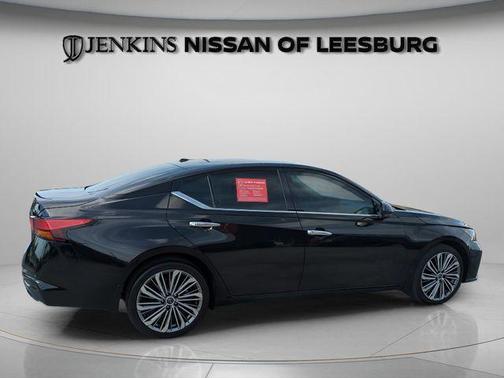 Black 2024 Nissan Altima 2.5 SL