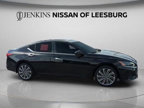 Black 2024 Nissan Altima 2.5 SL