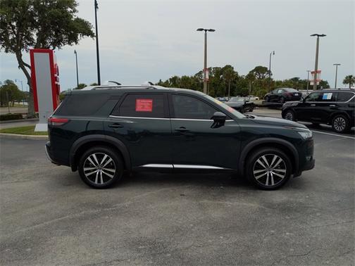 2023 Nissan Pathfinder Platinum