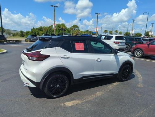 Aspen White / Super Black 2024 Nissan Kicks SR