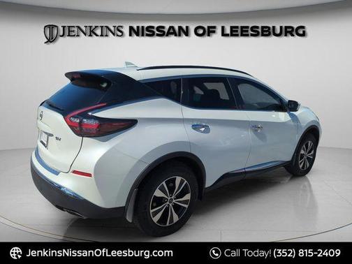 White 2024 Nissan Murano SV
