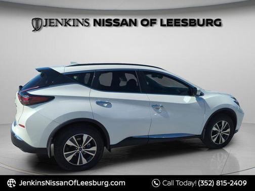 White 2024 Nissan Murano SV