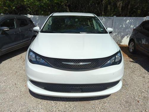 Bright White Clearcoat 2023 Chrysler Voyager LX