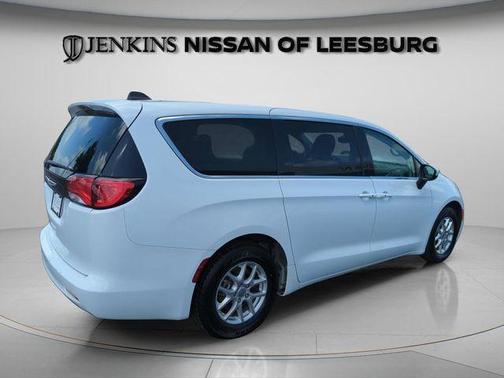 Bright White Clearcoat 2023 Chrysler Voyager LX