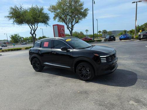 Super Black 2025 Nissan Kicks SR