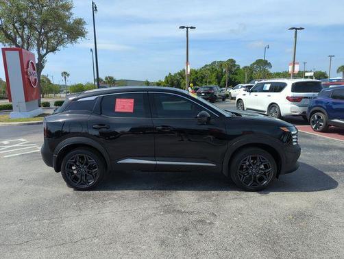 Super Black 2025 Nissan Kicks SR