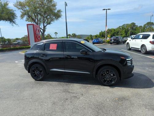 Super Black 2025 Nissan Kicks SR