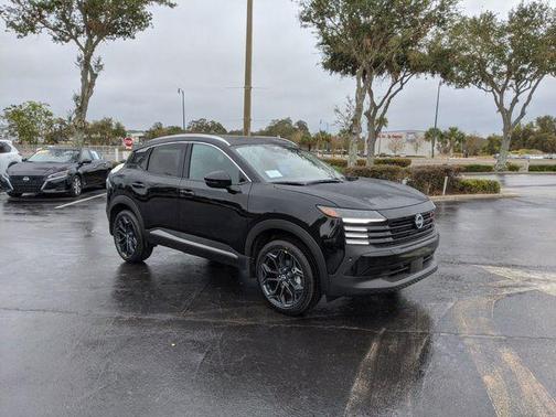 Super Black 2025 Nissan Kicks SR