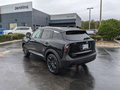 Super Black 2025 Nissan Kicks SR