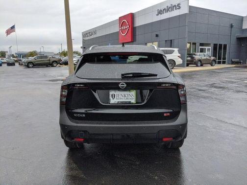 Super Black 2025 Nissan Kicks SR