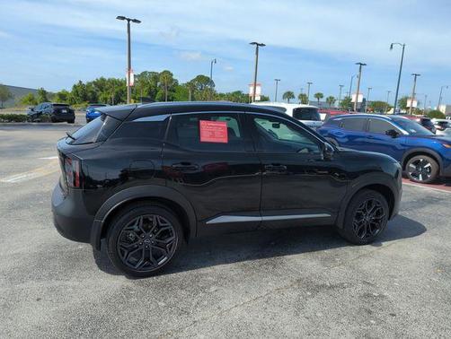 Super Black 2025 Nissan Kicks SR