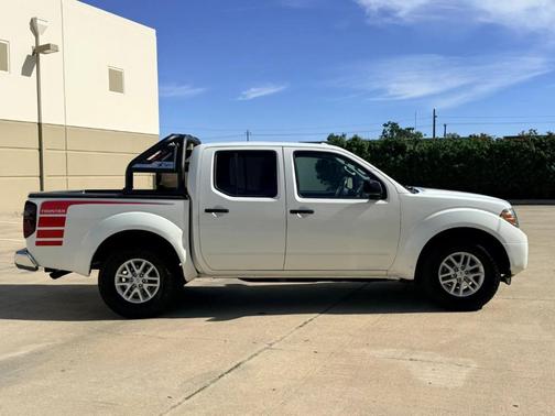 Glacier White 2016 Nissan Frontier SV