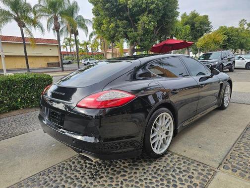 2011 Porsche Panamera 2