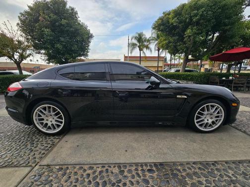 2011 Porsche Panamera 2