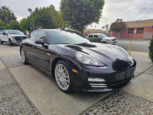 2011 Porsche Panamera 2