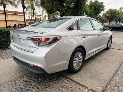 2016 Hyundai SONATA Hybrid SE