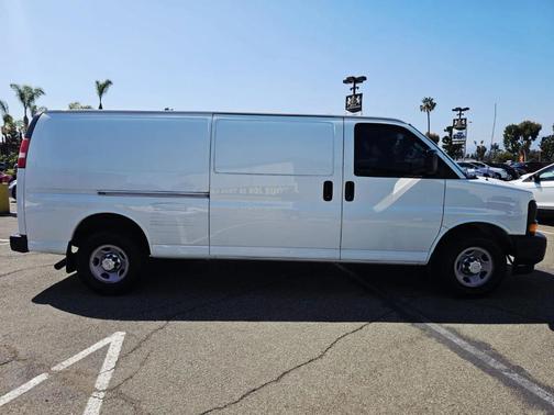Summit White 2017 Chevrolet Express 3500 Work Van