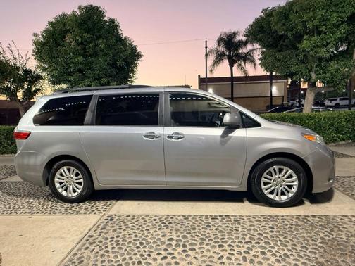 2016 Toyota Sienna XLE Premium