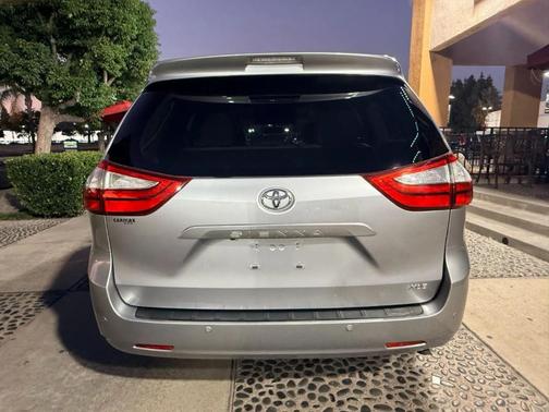 2016 Toyota Sienna XLE Premium