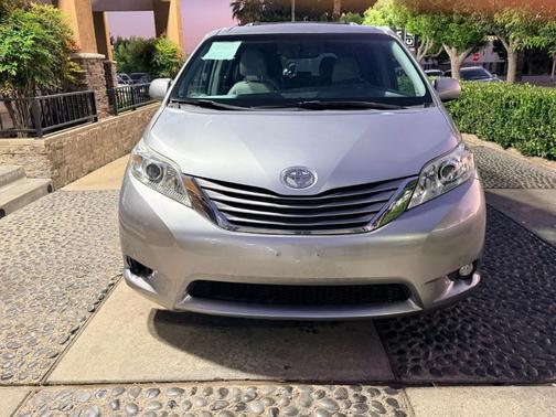2016 Toyota Sienna XLE Premium