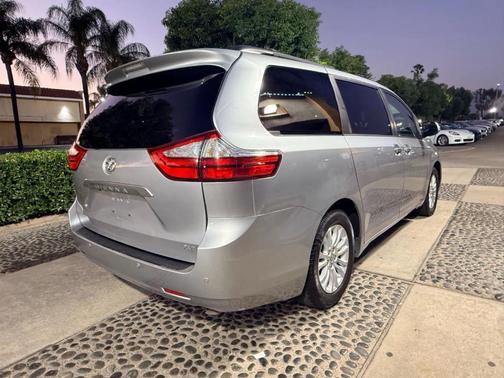 2016 Toyota Sienna XLE Premium