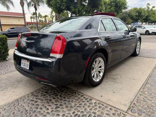 2017 Chrysler 300 Limited