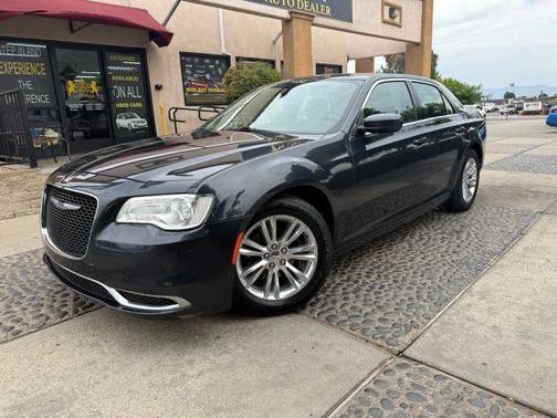2017 Chrysler 300 Limited
