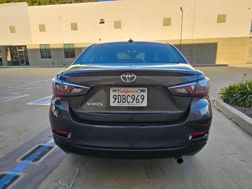 2020 Toyota Yaris Sedan LE