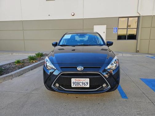 2020 Toyota Yaris Sedan LE
