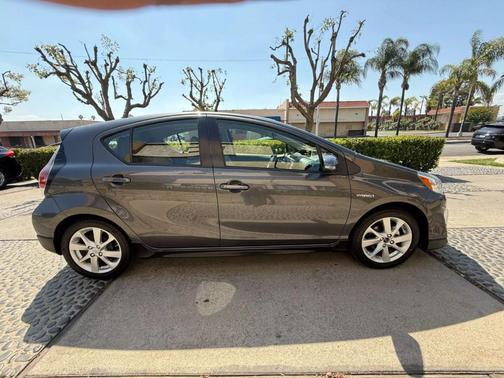 2017 Toyota Prius c Four