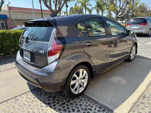 2017 Toyota Prius c Four
